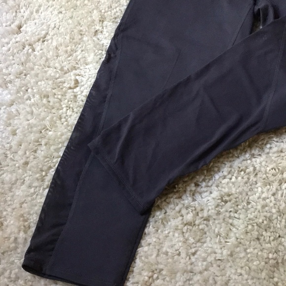 Fabletics Polly Capri ll Workout Leggings w/ Mesh - Picture 6 of 9